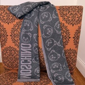 Moschino Gray Bear Logo Knit Scarf